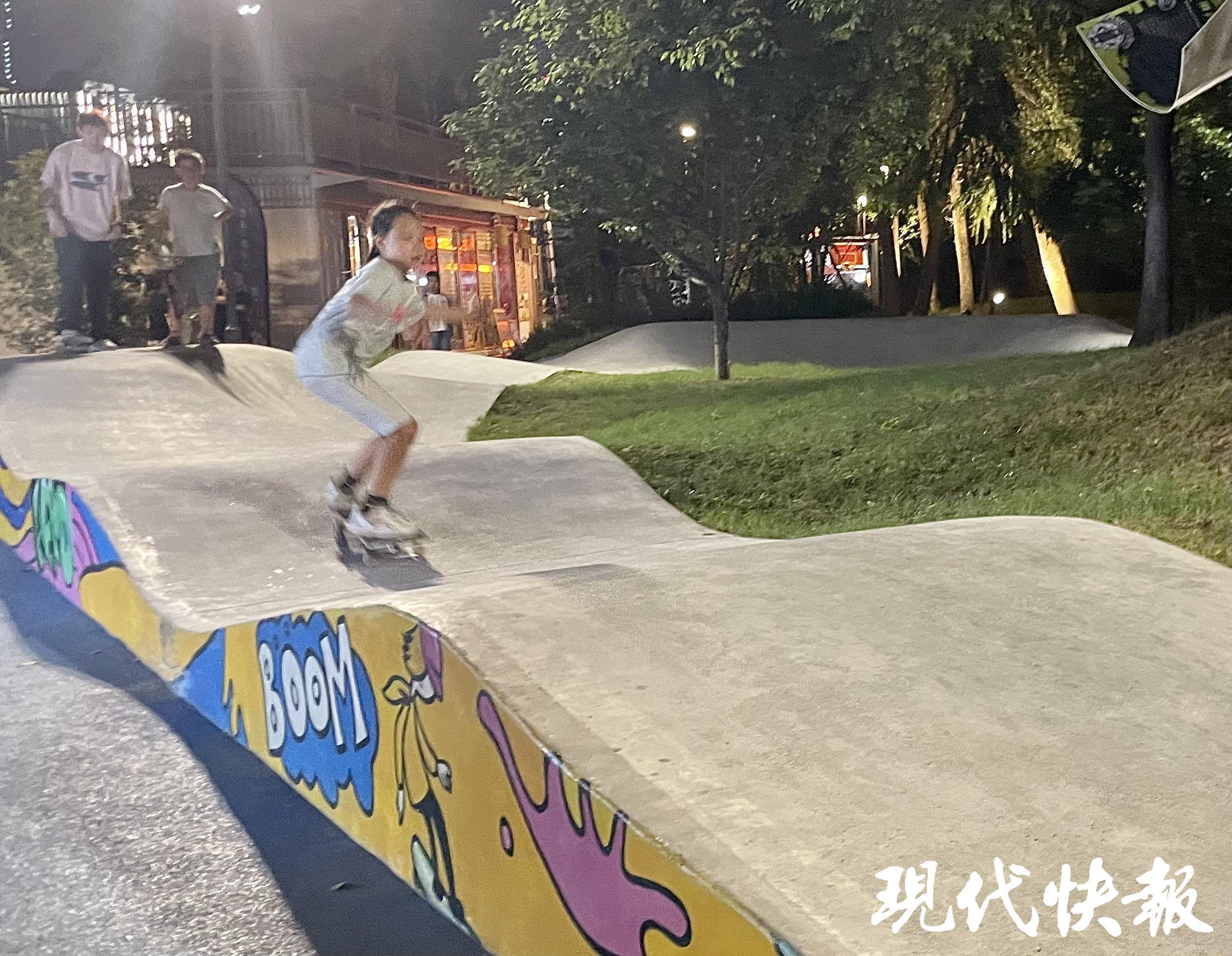 宝博体育app文脉华章｜奥运刮起“潮玩”风体育文化的年轻态表达(图4)